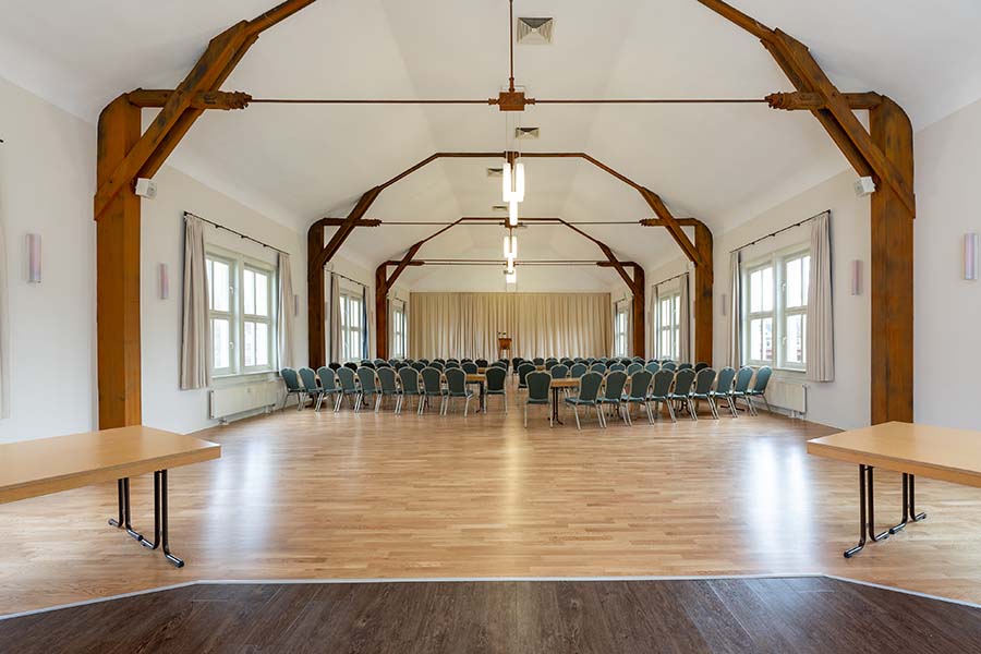 Saal mit Bühne