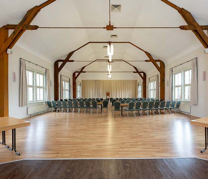 Saal mit Bühne Saal mit Bühne